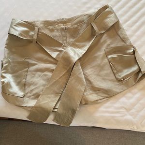 Nice linen short size 8